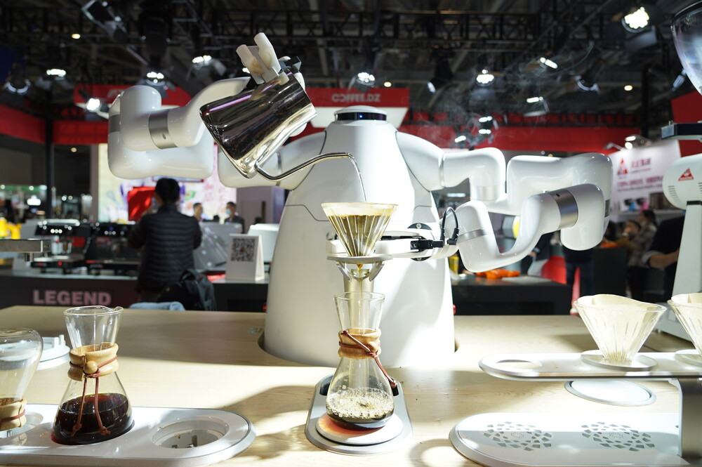 上海コーヒー文化ウイーク、ＡＩ搭載の「コーヒーロボット」が登場