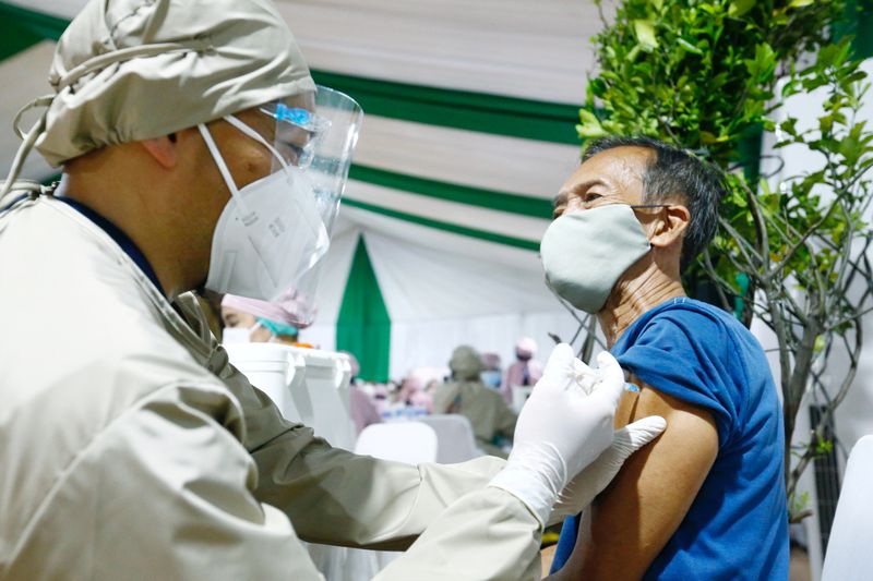 インドネシア、中国にワクチン供給要請　アストラ製の供給に遅れ