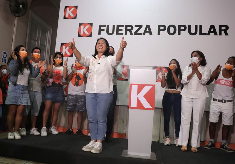 ペルー大統領選、カスティジョ氏首位　フジモリ氏長女と決選投票へ