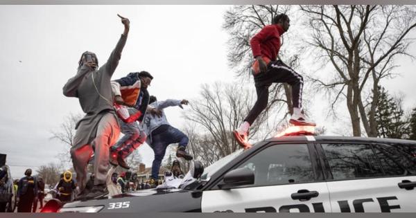 米ミネソタ、警官が黒人男性射殺　数百人規模の抗議デモ