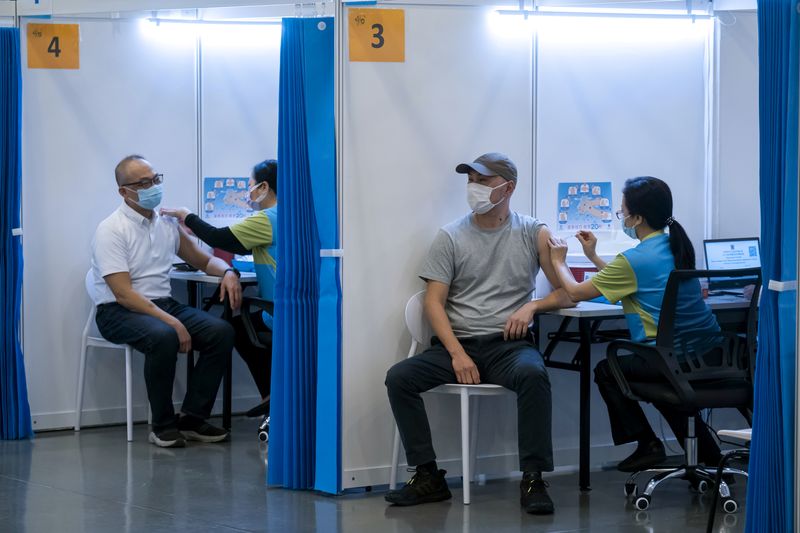 香港政府、ワクチン接種者の行動制限を一部緩和へ