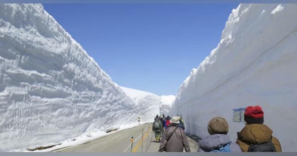 立山黒部アルペンルート全線開通　マスク姿で雪の壁満喫