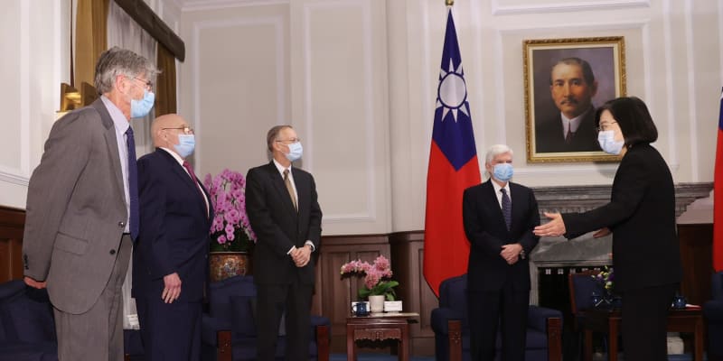 米政権、台湾と関係強化を表明　非公式訪問団、蔡英文総統と会談