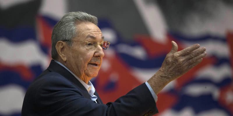 キューバのカストロ氏、退任表明 兄弟統治に幕、後任は現大統領か