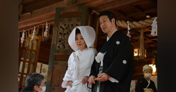 米山隆一氏と室井佑月さんが新潟の神社で結婚式　最後まで添い遂げたい