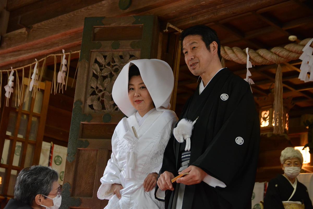 米山隆一氏と室井佑月さんが新潟の神社で結婚式　最後まで添い遂げたい