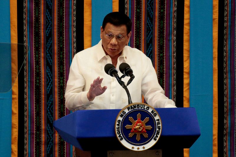 フィリピン大統領、南シナ海に軍艦派遣の用意　領有権主張へ