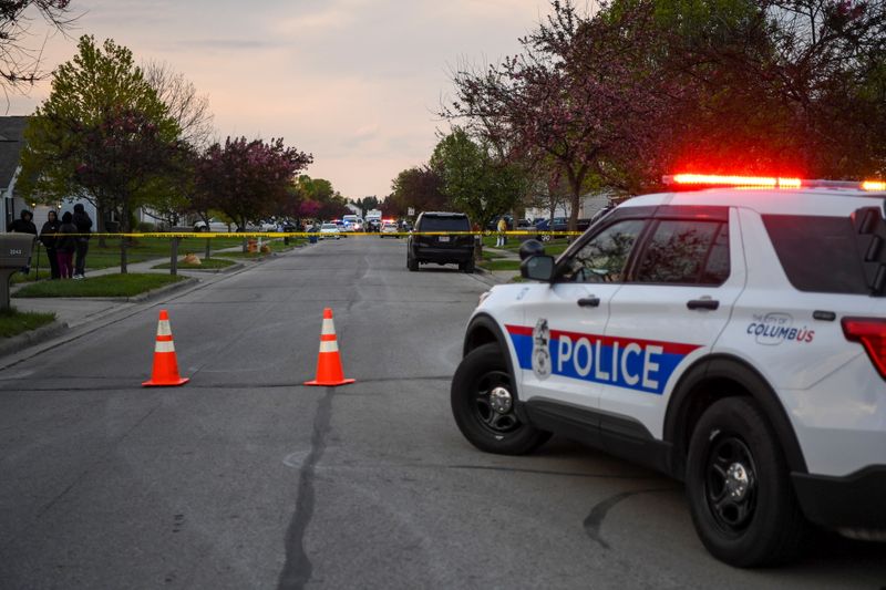 米オハイオ州、黒人少女が刃物振り回す　警察が発砲し死亡