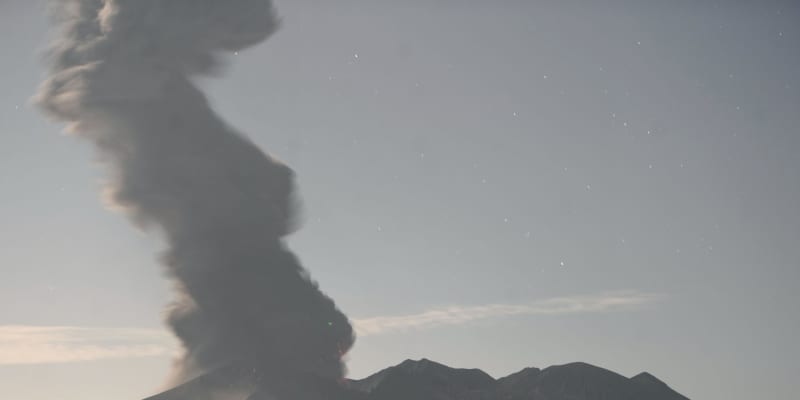 桜島で噴火、火砕流を確認　警戒範囲2.4キロに拡大