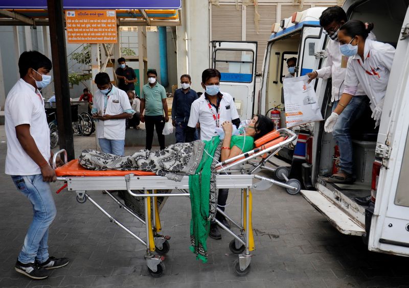 インドのコロナ新規感染が世界最多、軍や欧米諸国が緊急支援へ