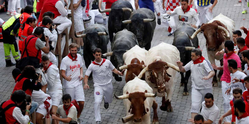 スペインの牛追い祭り今年も中止　パンプロナのサンフェルミン祭