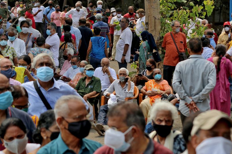 インド、コロナ新規感染者38.6万人と過去最多　来週ピークも