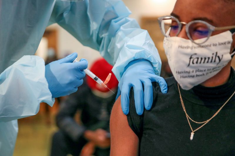 米コロナ新規感染3週連続減、死者7月以来最少　ワクチン普及順調