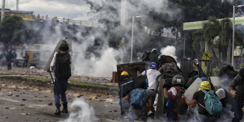 南米コロンビア、デモで死傷者　増税に抗議、19人死亡か