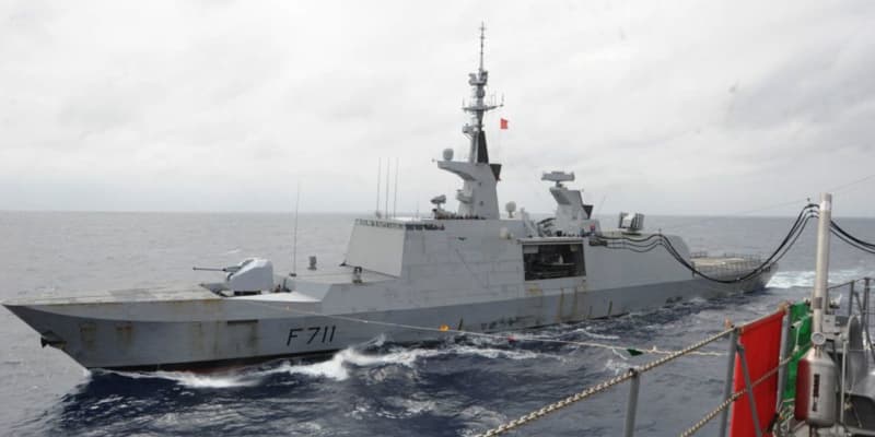 日仏、沖縄で洋上補給訓練　中国けん制をアピール