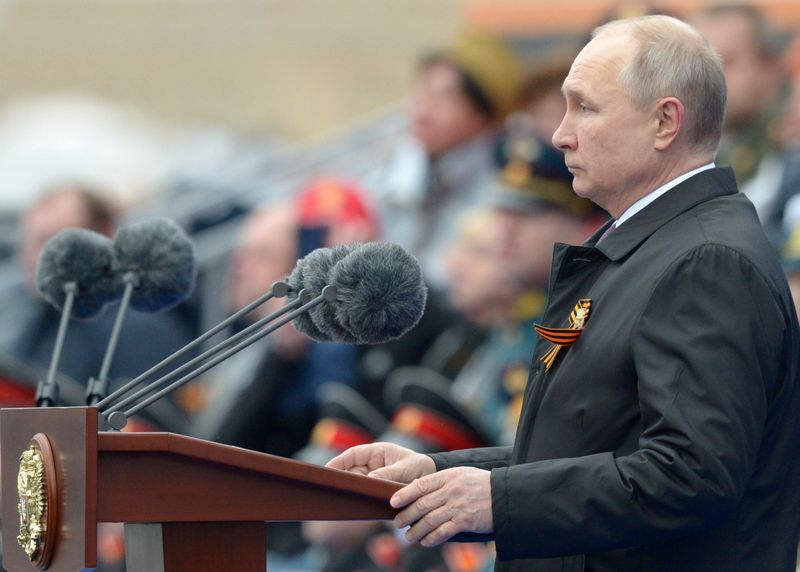 ロシアで戦勝記念軍事パレード、プーチン氏「国益を断固守る」