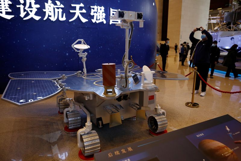 中国の無人探査機、火星への着陸に成功＝新華社