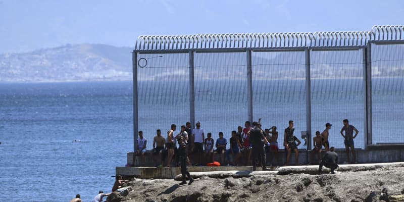 5千人がスペイン領へ不法越境 モロッコからの移民