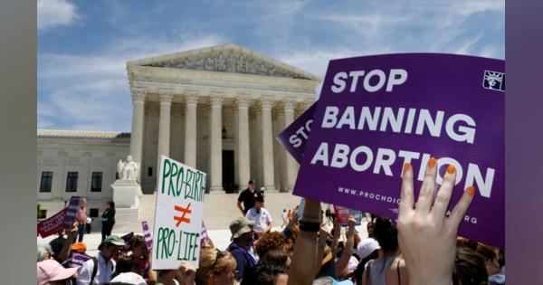 焦点：「文化闘争」に踏み込む米最高裁、中絶と銃規制で判断へ