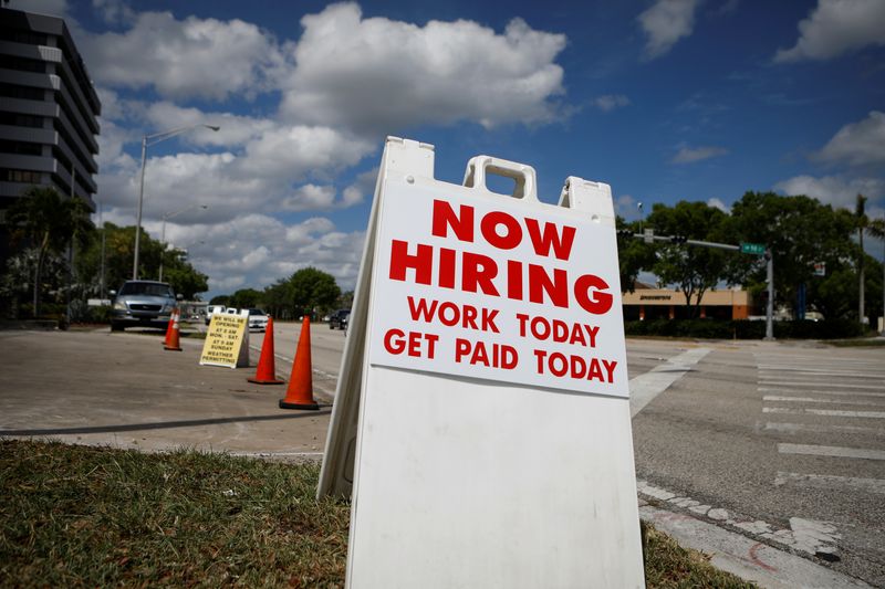 米失業保険申請40.6万件に改善、コロナ後の最低更新　一時解雇減少