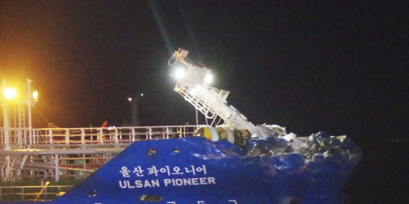 愛媛沖で貨物船沈没、3人不明　外国船と衝突、9人救助