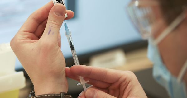 自治体独自の優先枠容認、行革相　ワクチン接種