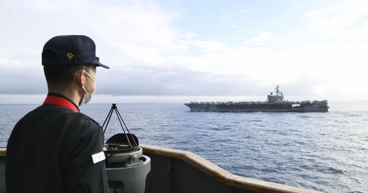 護衛艦「いせ」と米空母が沖縄東方で訓練　中国牽制か