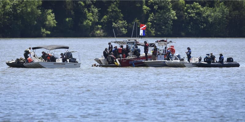 小型機墜落、ターザン俳優ら死亡　米テネシー州、7人乗りが湖に