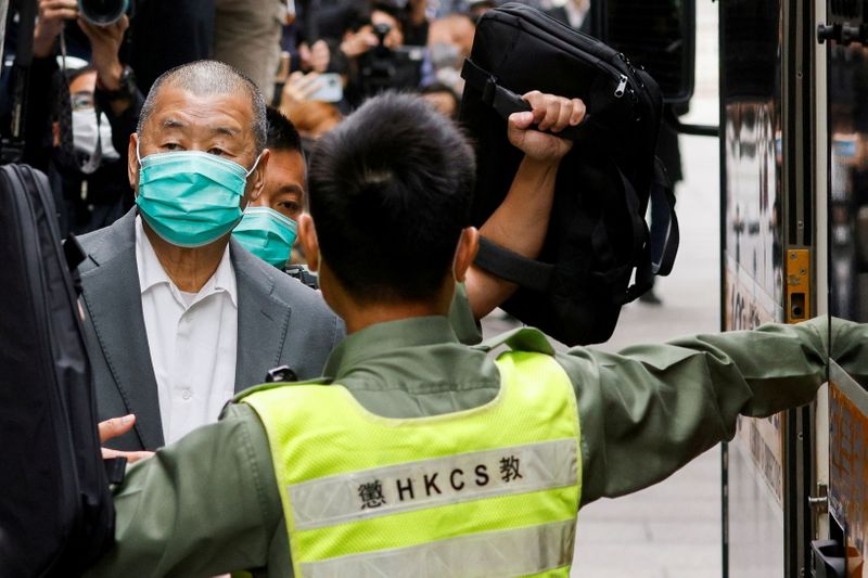 「香港紙創業者の裁判担当判事に脅迫」、中国の香港統括機関が非難