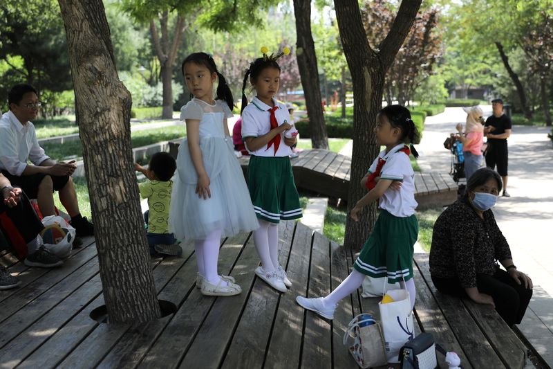 焦点：中国「3人っ子政策」、子育てコスト高く効果疑問視の声
