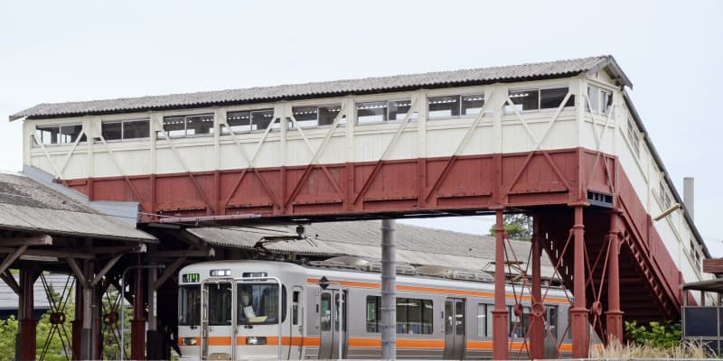 国内最古の「跨線橋」歴史に幕　110年超、愛知のJR半田駅