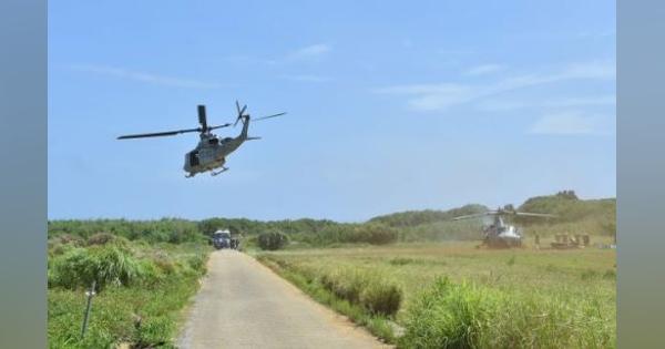 米軍ヘリ不時着　補給ヘリ2機が津堅島に　米兵約10人が作業