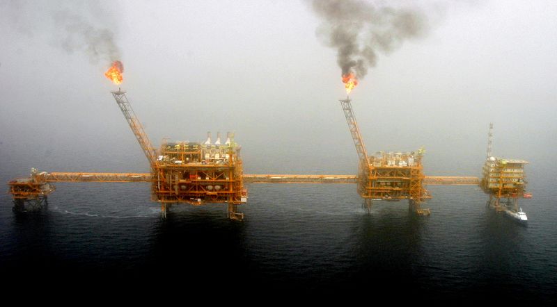 イラン、米国が制裁解除なら迅速に原油増産へ＝シャナ通信