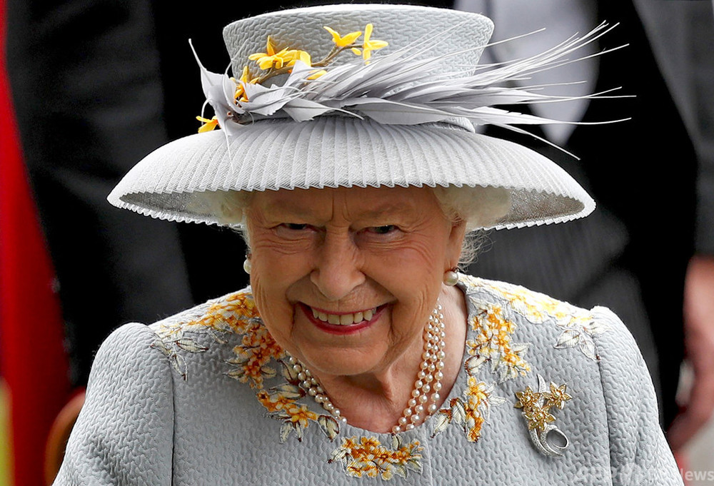 英大学院生ら、エリザベス女王の肖像を撤去 「植民地支配の象徴」