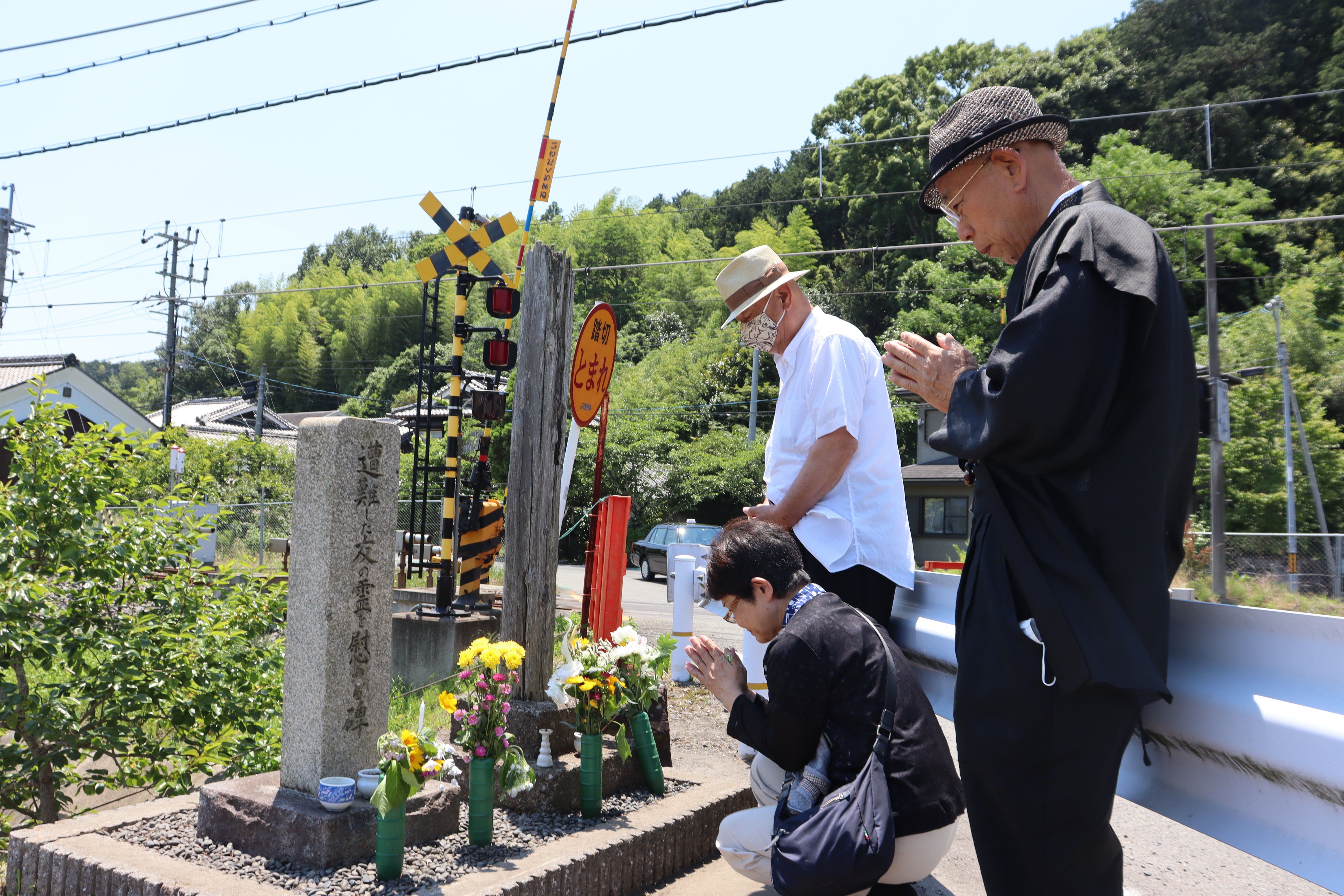 列車と衝突 児童4人死亡 亀岡小バス事故 忘れない 慰霊続ける遺族や同級生たち