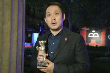 浜口竜介監督「賞の重み実感」　ベルリン映画祭授賞式