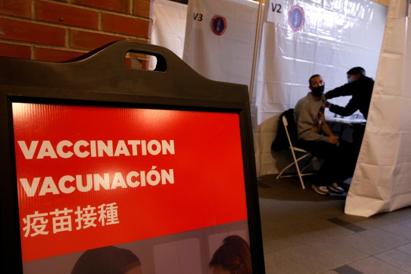 米ＮＹ州、飲食店などへのコロナ規制解除　ワクチン接種7割に