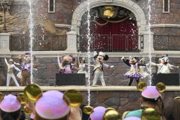 中国・上海ディズニーが開園5年　ミッキーがダンスでお祝い