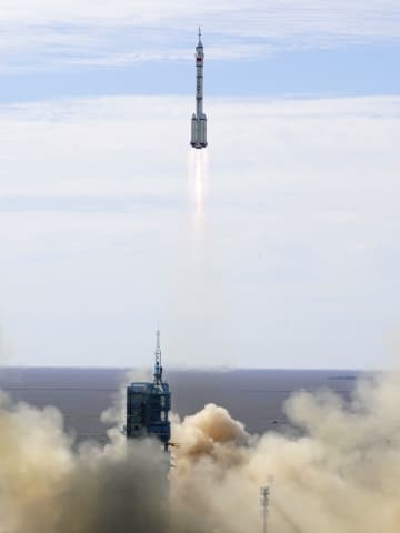 中国、有人宇宙船打ち上げ　独自ステーション建設進む