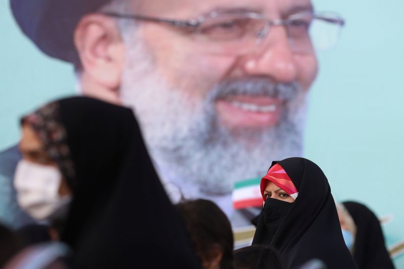 訂正-イラン大統領に反米・保守のライシ師、無効票で抵抗する市民も