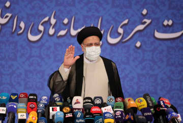 米に制裁の全面解除要求　強硬派イラン次期大統領