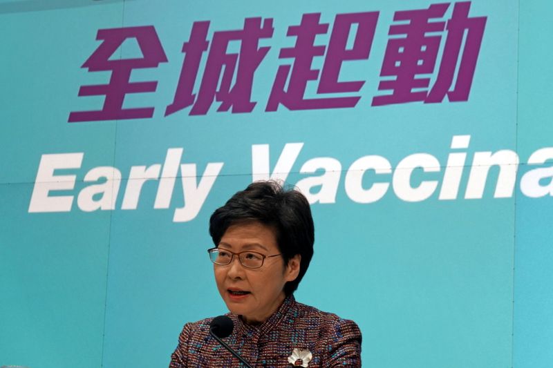 香港行政長官、民主派紙締め付けへの批判に反論