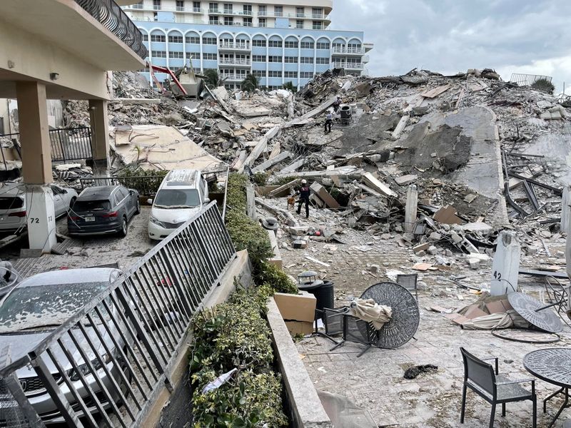 米フロリダ州で12階建て集合住宅一部崩壊、1人死亡　99人行方不明