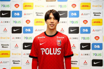 江坂任がj1浦和に完全移籍 背番号は33 決断に迷いも 浦和のサッカーに魅力
