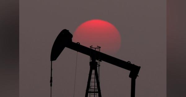 原油先物は続落、コロナ変異株拡大で需要回復に懸念