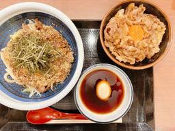 丸亀製麺、神戸ビーフのうどんと焼き肉丼を限定販売