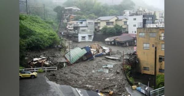 熱海で土石流、20人の安否不明　2人死亡、10人救助