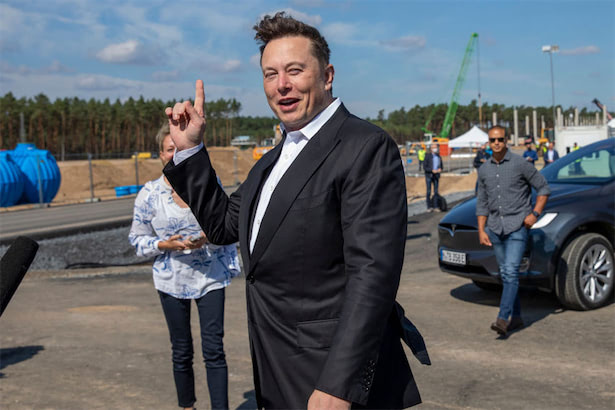 イーロン マスク 現在の家は 550万円のプレハブ住宅