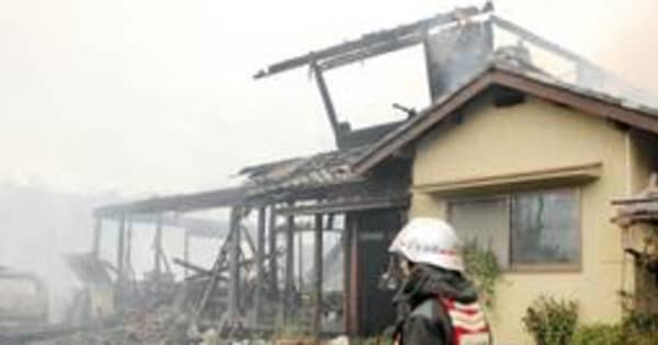 木造民家が全焼、近隣の民家など4棟にも焼え移る　兵庫・宝塚