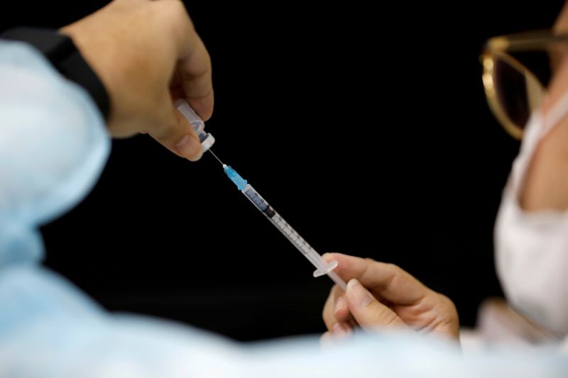 ファイザー製ワクチンの予防効果低下、重症化には依然有効